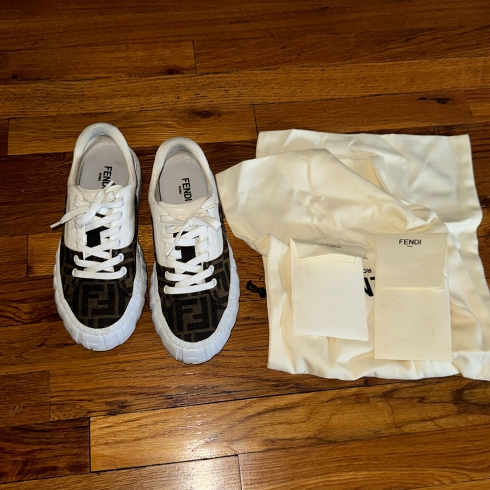 FENDI SNEAKERS